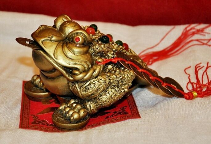 amulet money toad for good luck
